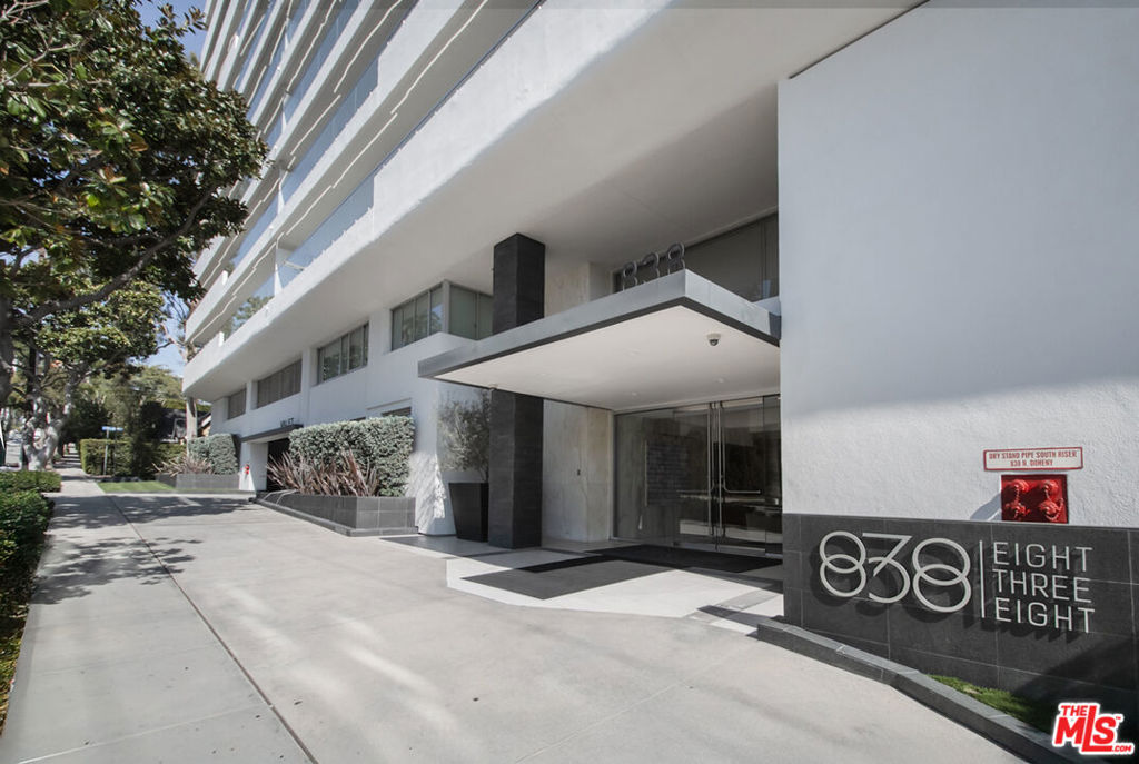 838 N DOHENY Drive 404
