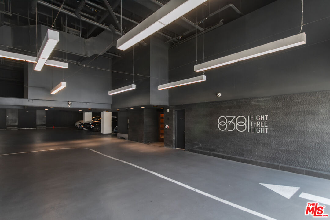 838 N DOHENY DR Unit: 404