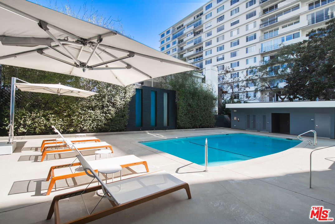 838 N DOHENY DR Unit: 404