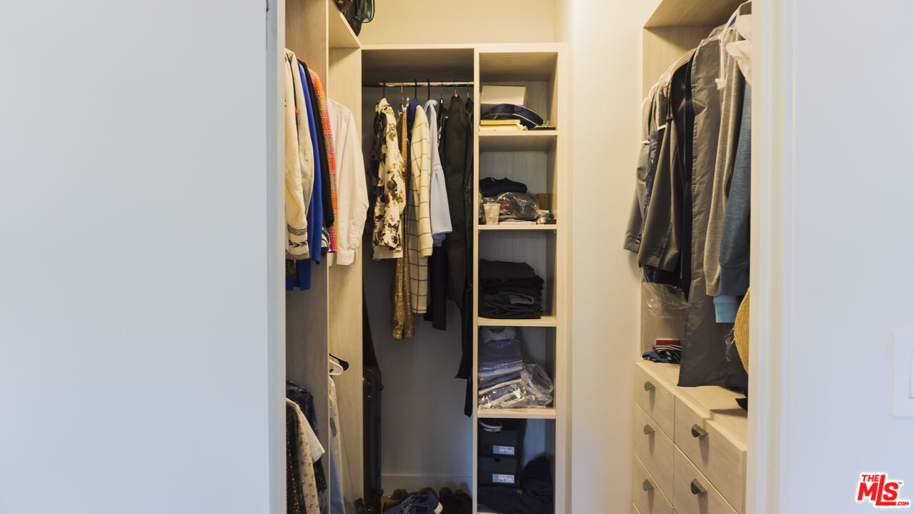 838 N DOHENY DR Unit: 404