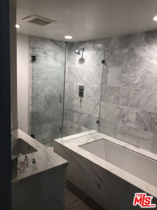 838 N DOHENY DR Unit: 404