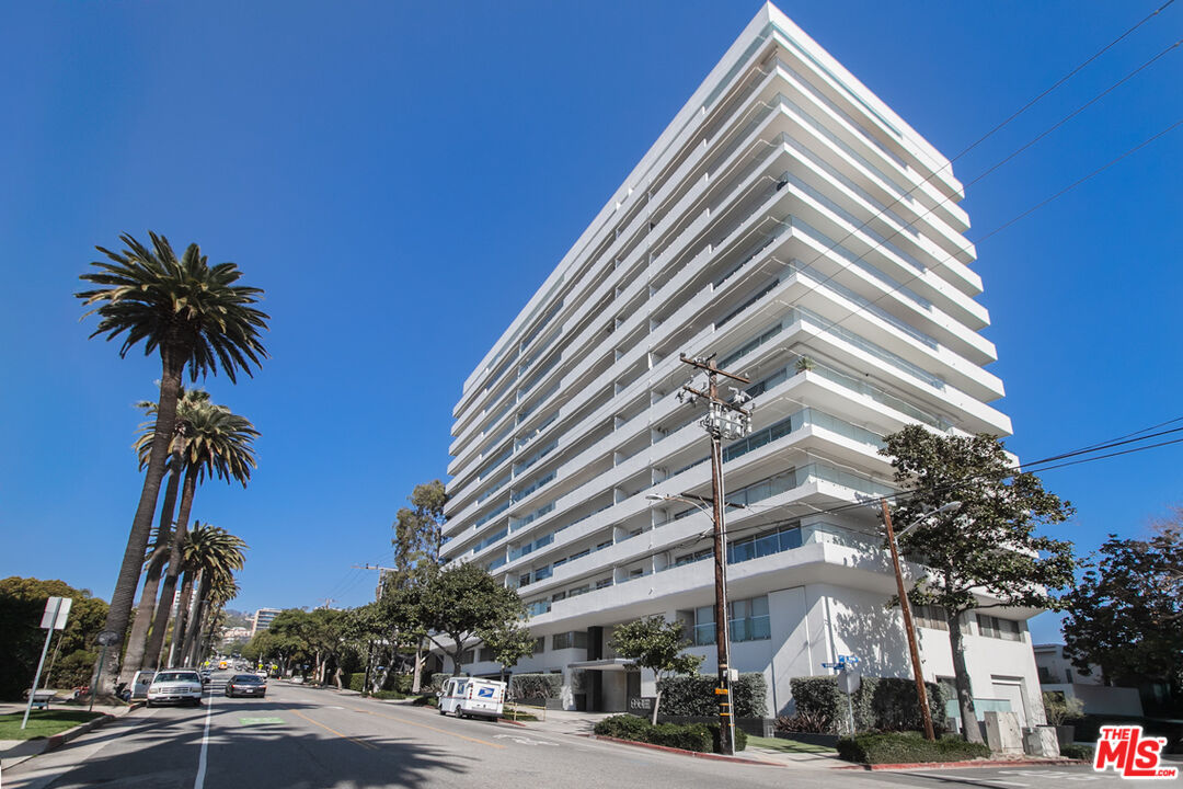 838 N DOHENY DR Unit: 404