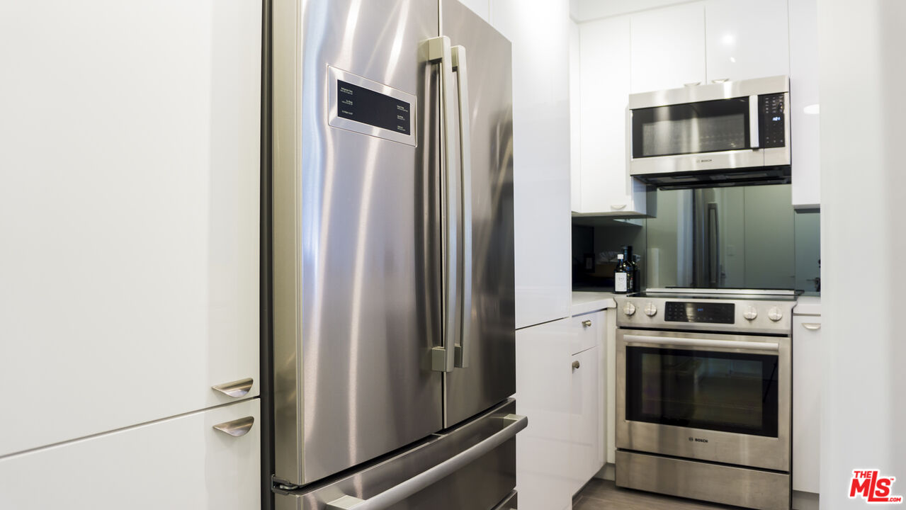 838 N DOHENY DR Unit: 404