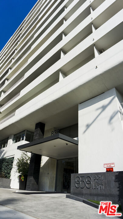 838 N DOHENY DR Unit: 404