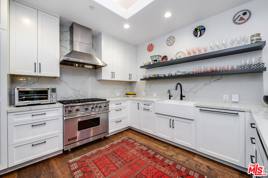 1925 Curson Pl