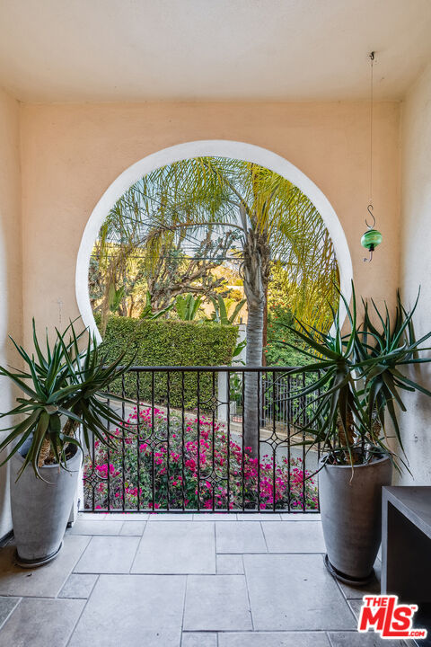 1925 Curson Pl