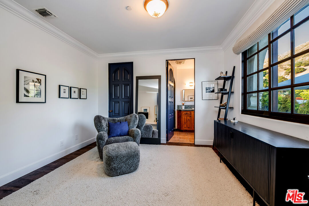 1925 Curson Pl