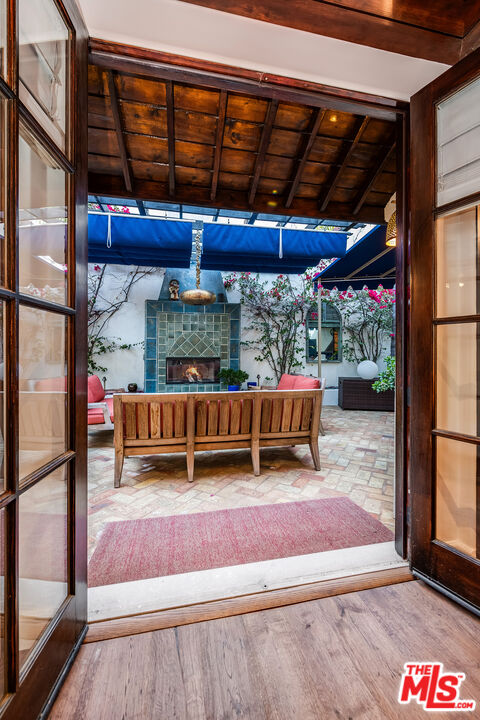 1925 Curson Pl
