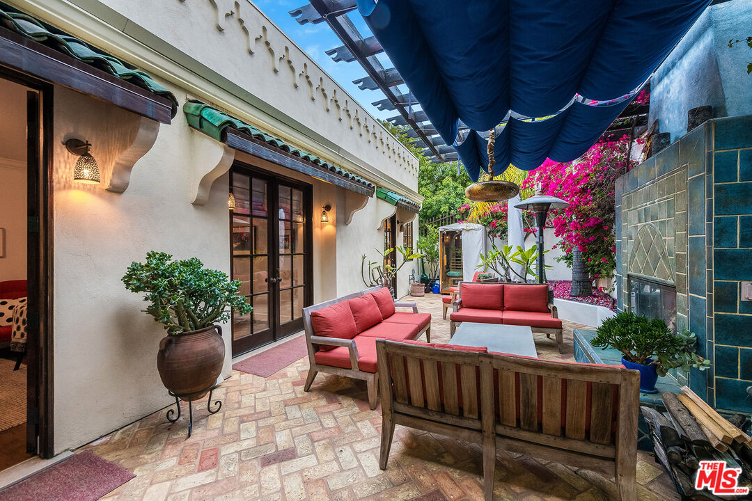 1925 Curson Pl