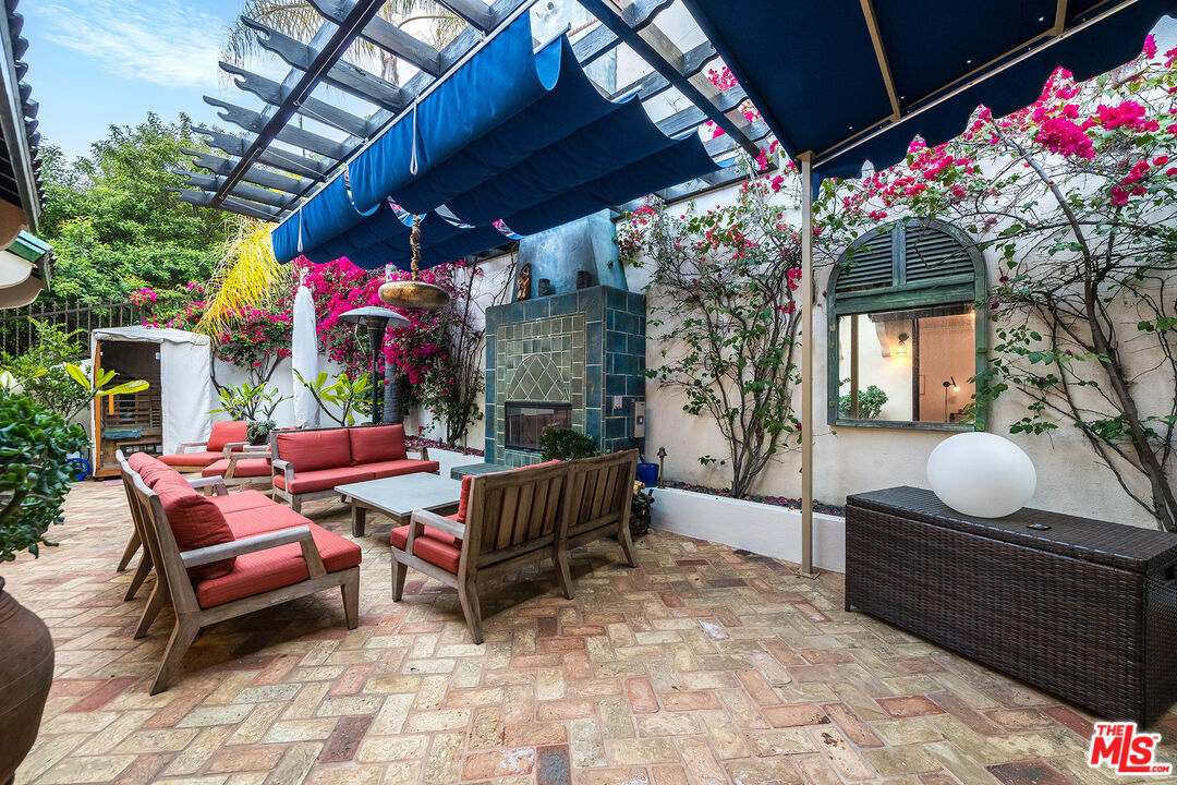1925 Curson Pl