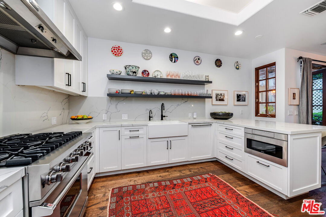 1925 Curson Pl