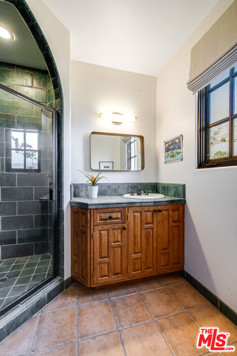 1925 Curson Pl