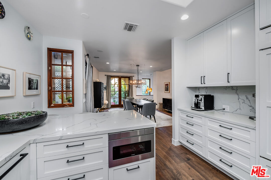 1925 Curson Pl