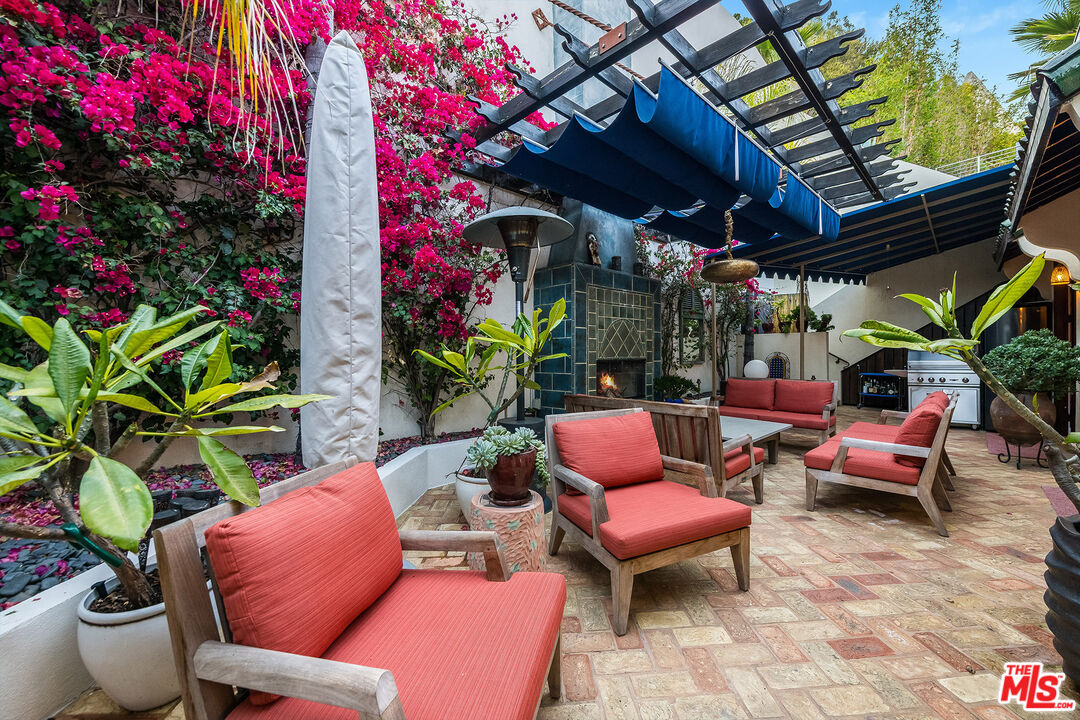 1925 Curson Pl