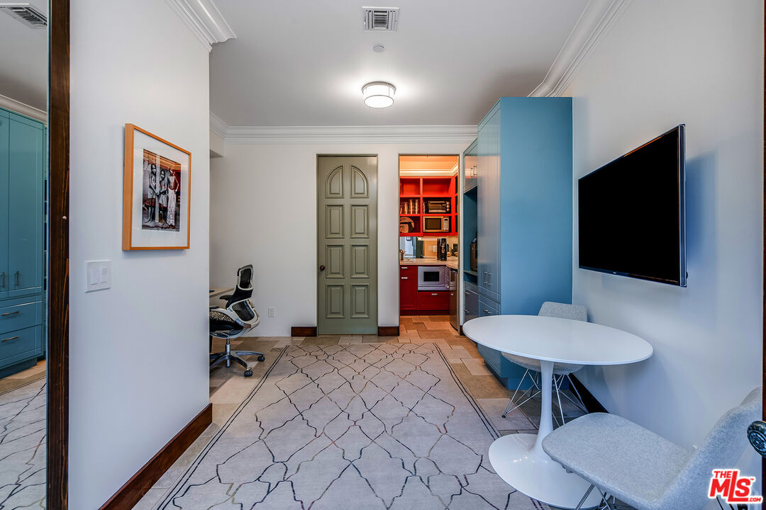 1925 Curson Pl