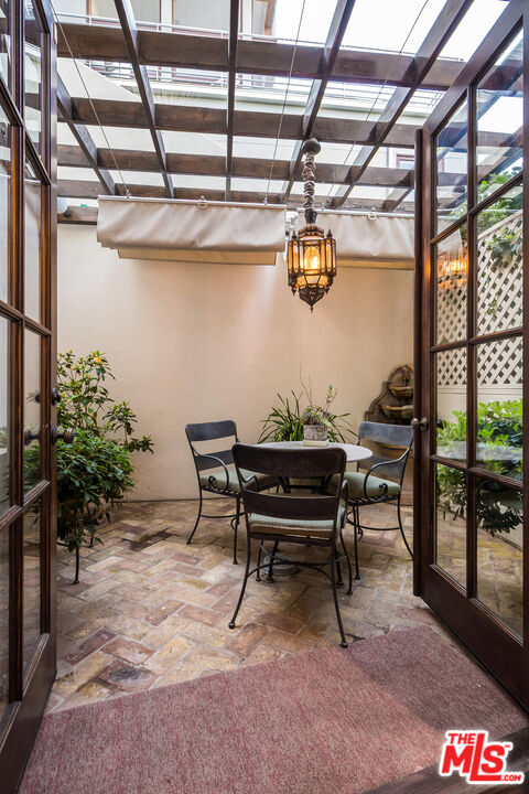 1925 Curson Pl