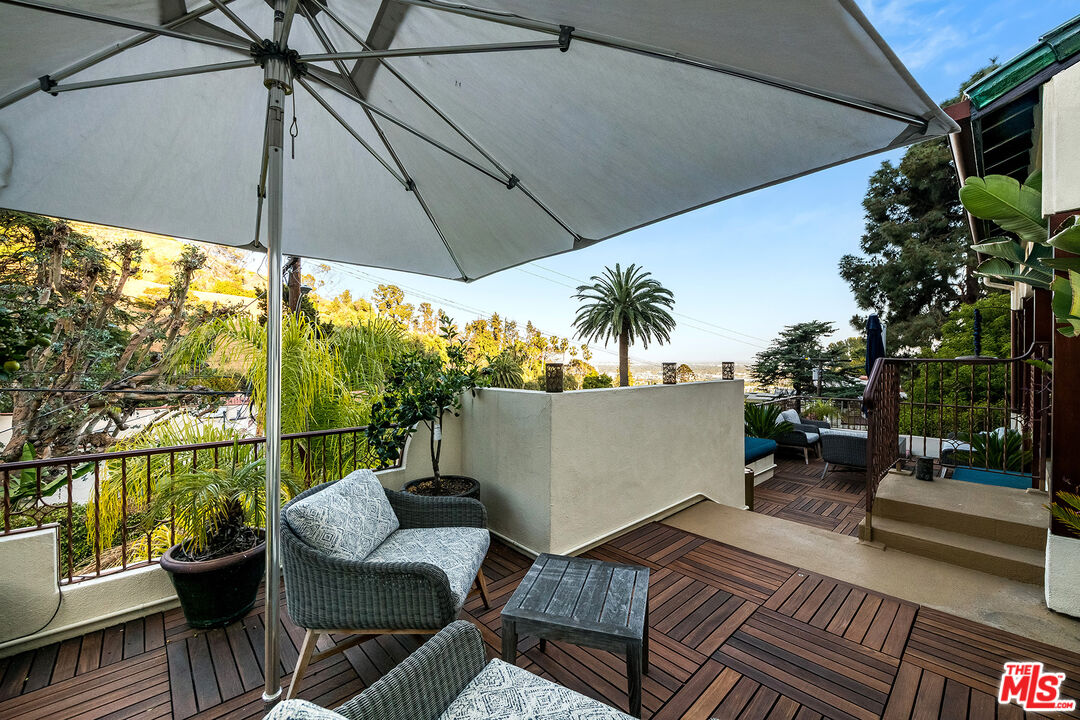 1925 Curson Pl