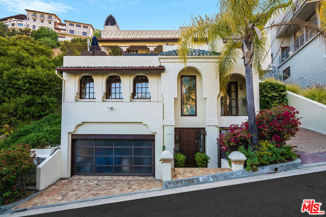 1925 Curson Pl