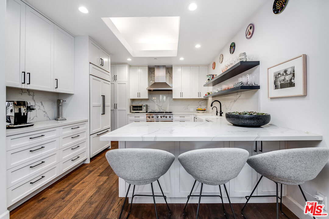 1925 Curson Pl