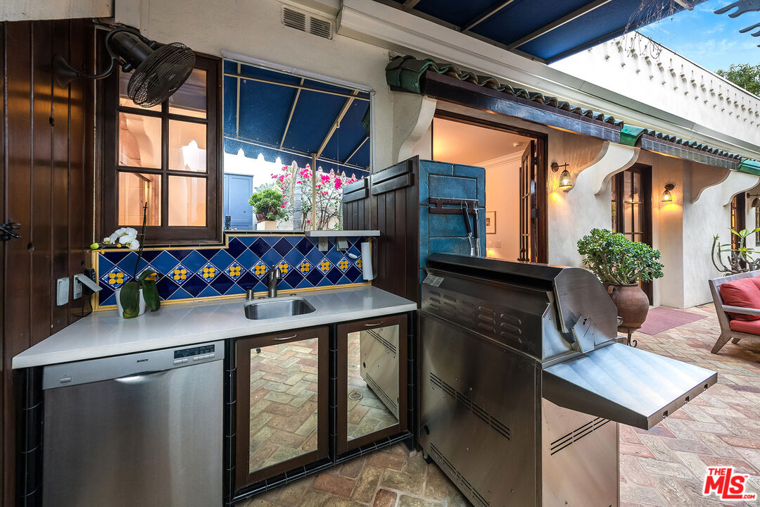 1925 Curson Pl