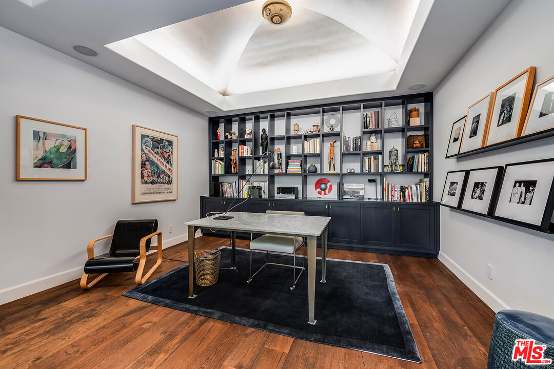 1925 Curson Pl