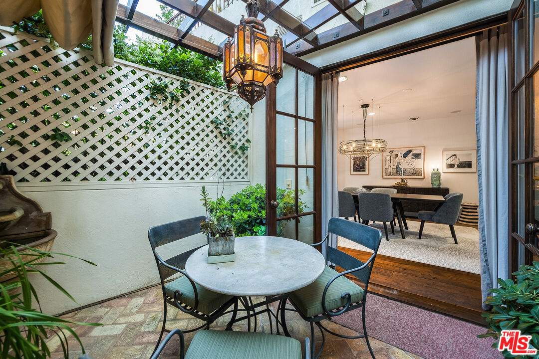 1925 Curson Pl