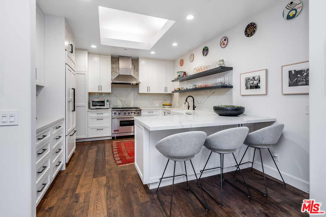 1925 Curson Pl