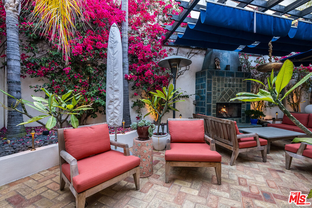 1925 Curson Pl