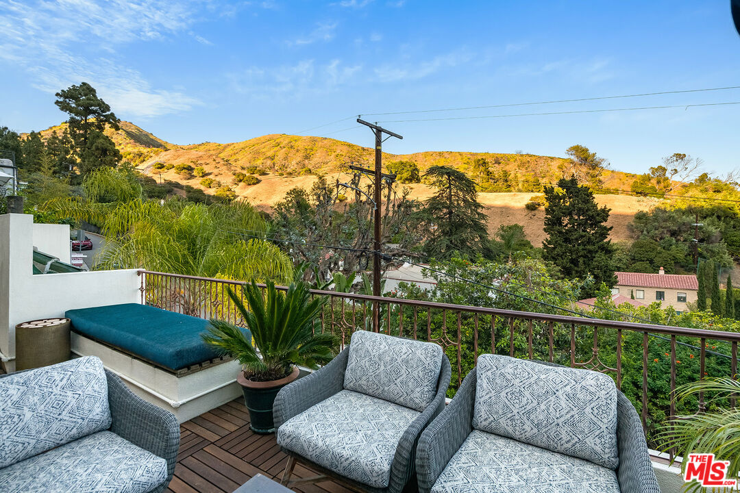 1925 Curson Pl
