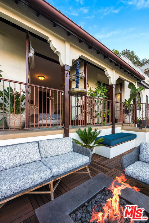 1925 Curson Pl