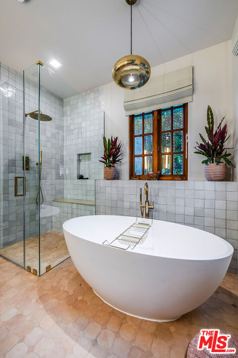 1925 Curson Pl
