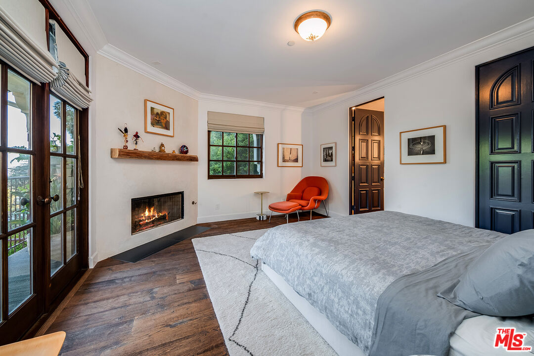 1925 Curson Pl