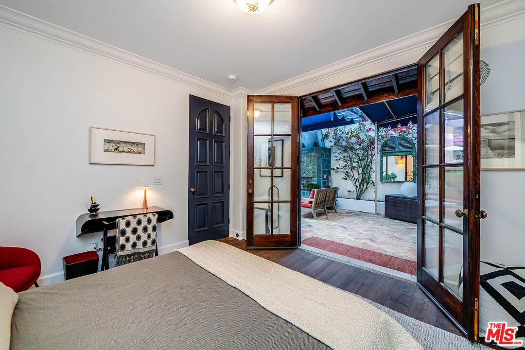 1925 Curson Pl