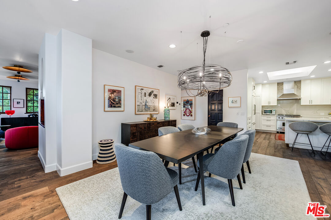 1925 Curson Pl