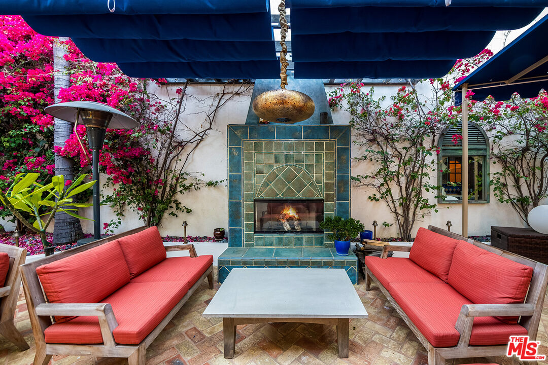1925 Curson Pl