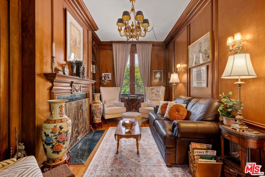 820 N Verano Dr