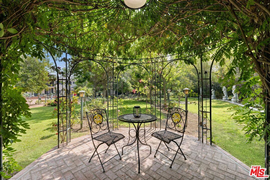 820 N Verano Dr