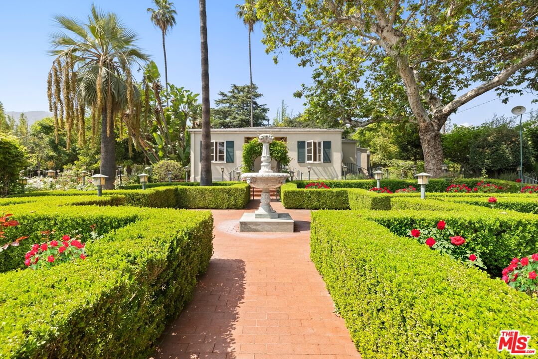 820 N Verano Dr