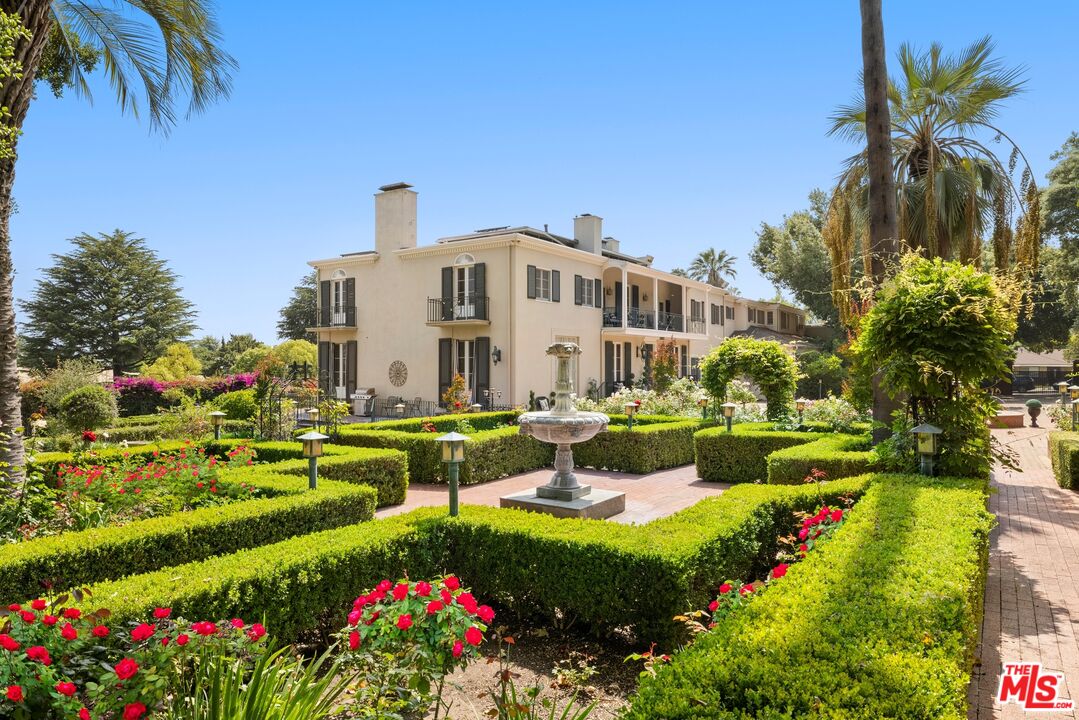 820 N Verano Dr