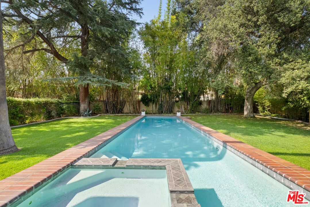 820 N Verano Dr