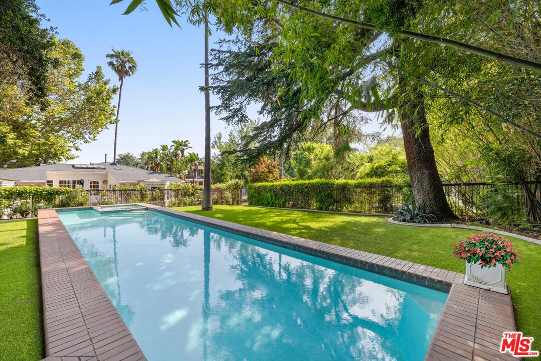 820 N Verano Dr