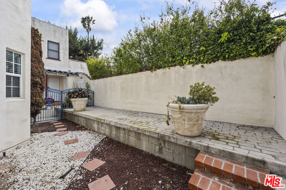 223 Loma Vista St Unit: C