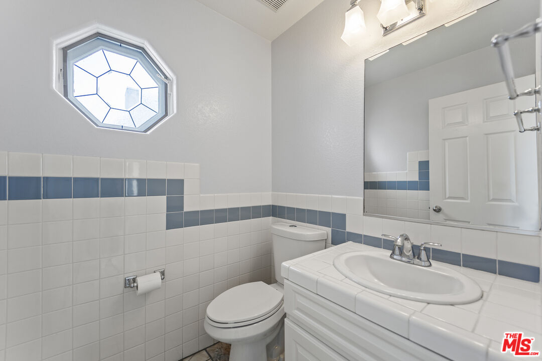 223 Loma Vista St Unit: C