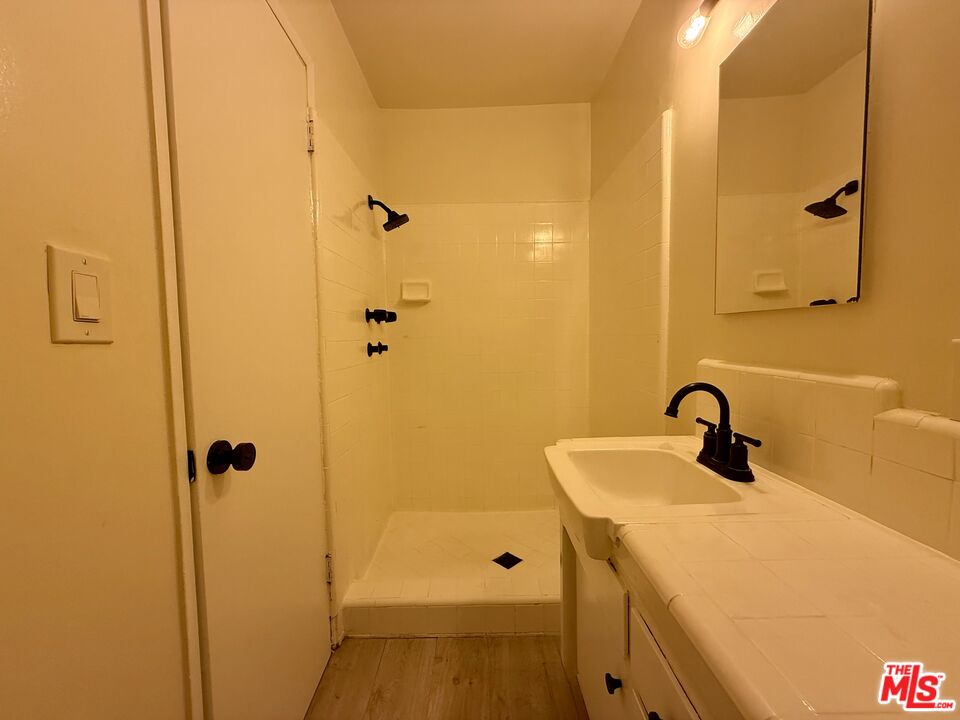 6350 Willoughby Ave Unit: #3