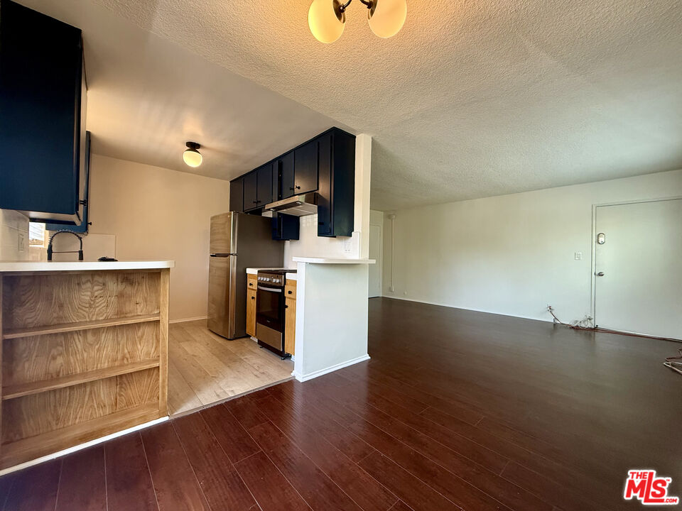 6350 Willoughby Ave Unit: #3