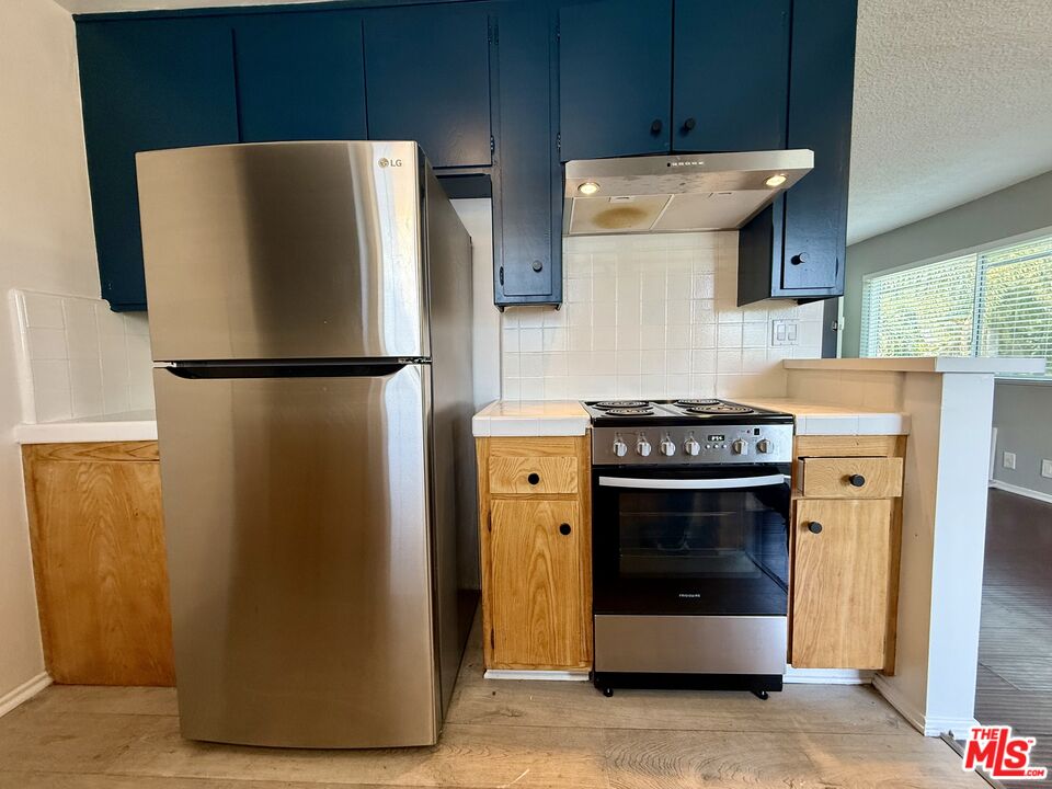 6350 Willoughby Ave Unit: #3