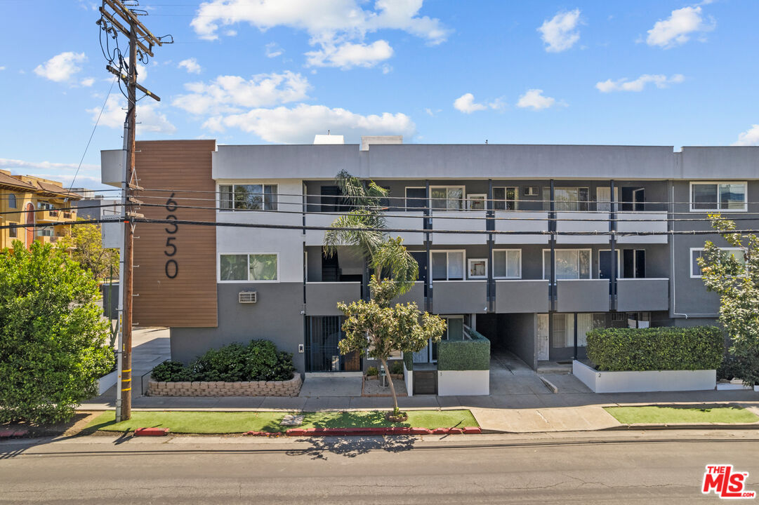 6350 Willoughby Ave Unit: #3