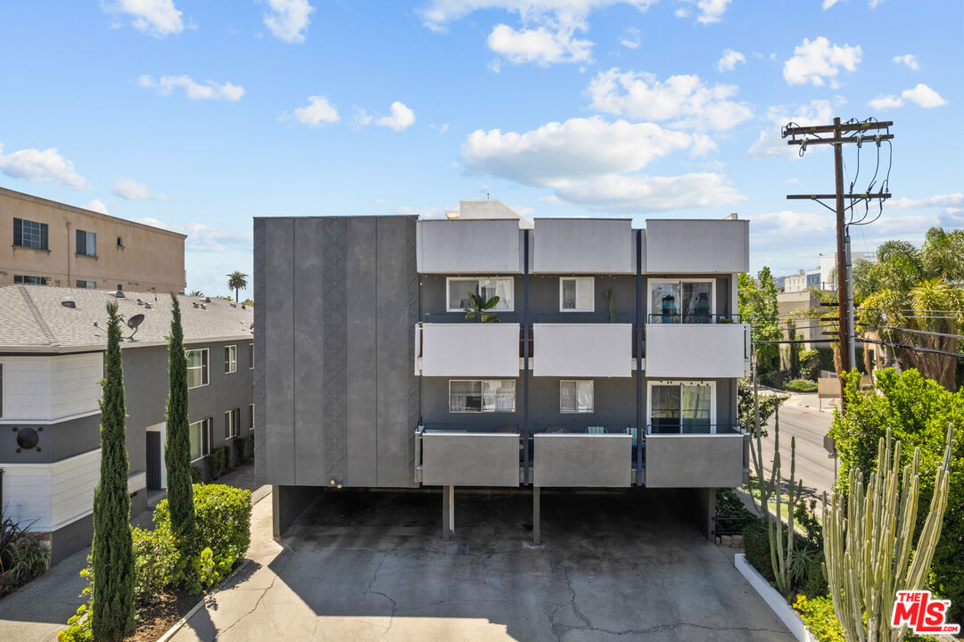 6350 Willoughby Ave Unit: #3