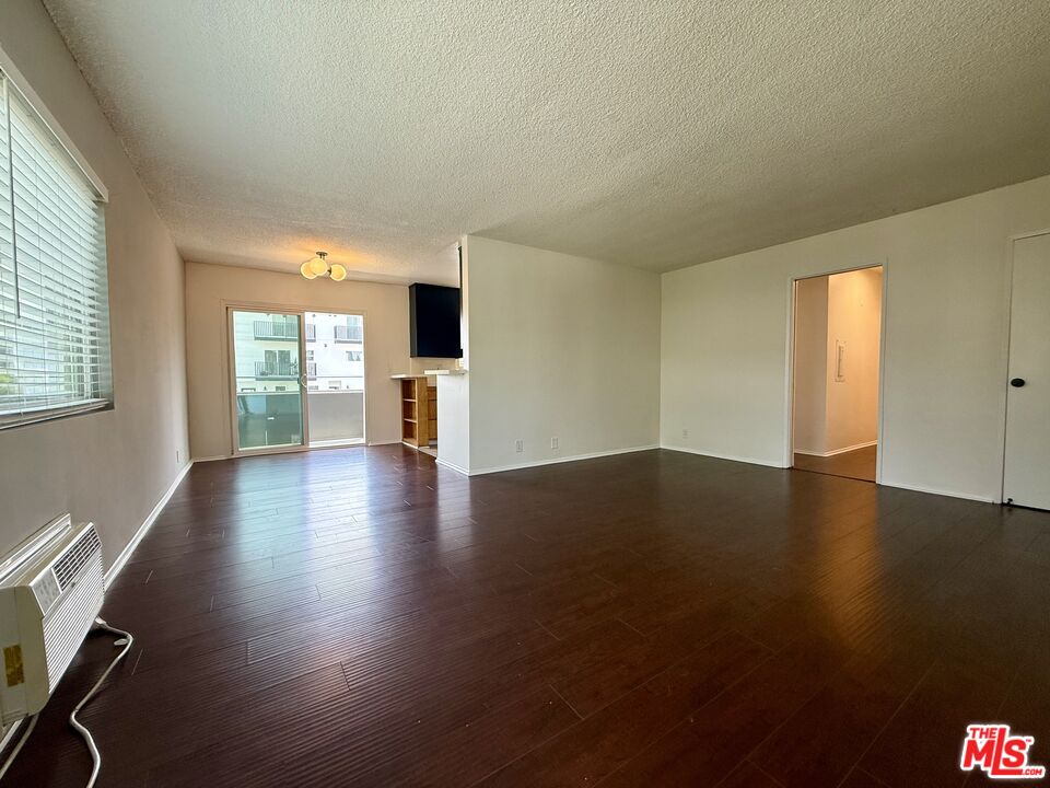 6350 Willoughby Ave Unit: #3