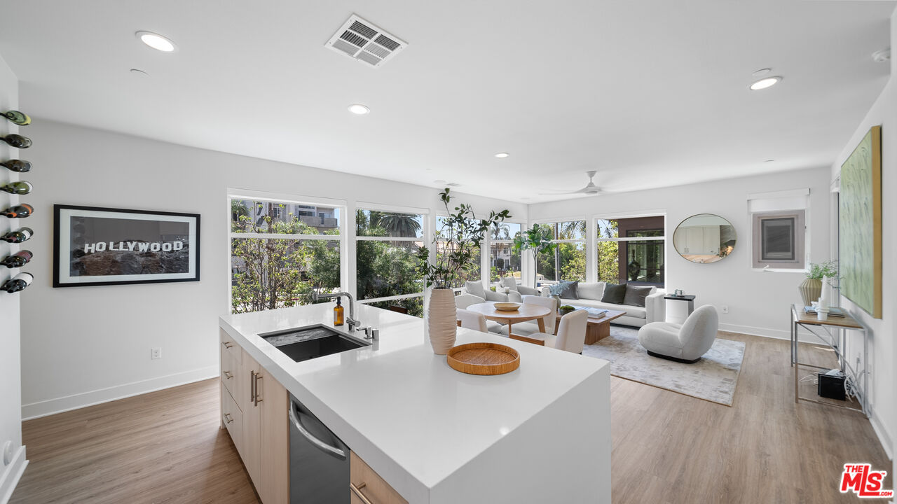 2111 N Cahuenga Blvd Unit: 1